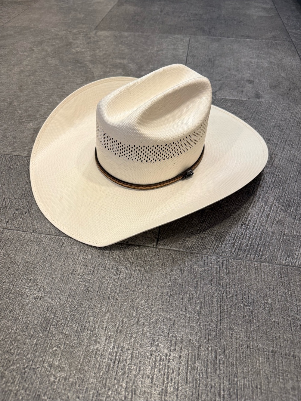 Ariat White Ventilated Straw Cowboy Hat with Brown Band